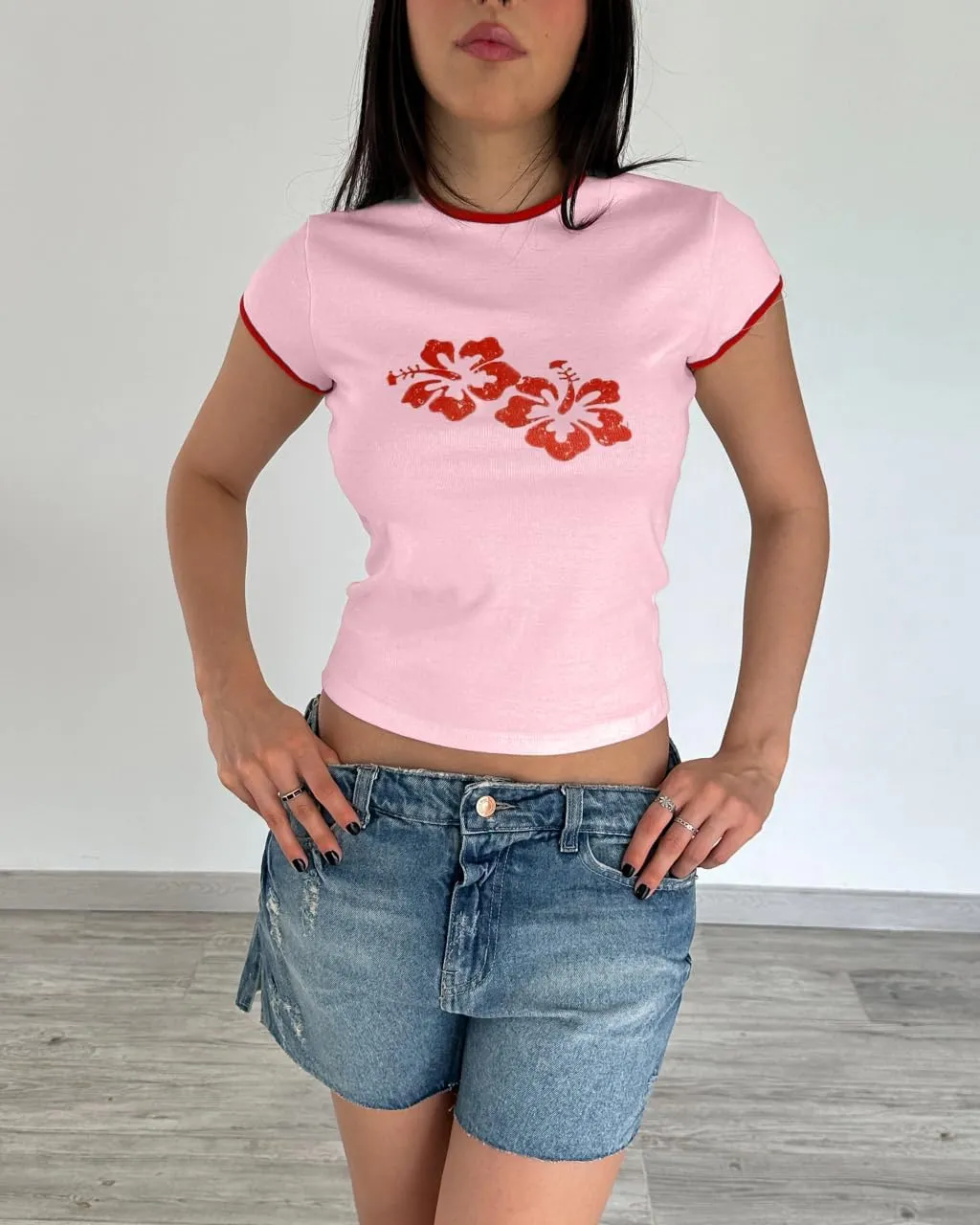 Y2k Flower Graphic Baby Tees Crop Tops for Women Hibiscus Print Short Sleeve Aesthetic Vintage 90s Teens 2000s Shirt