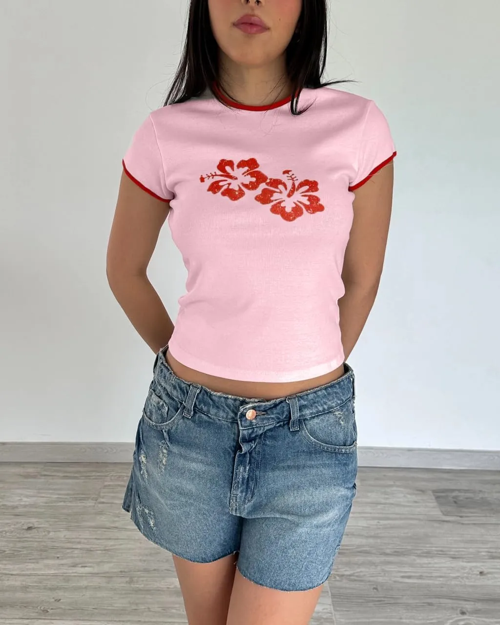 Y2k Flower Graphic Baby Tees Crop Tops for Women Hibiscus Print Short Sleeve Aesthetic Vintage 90s Teens 2000s Shirt